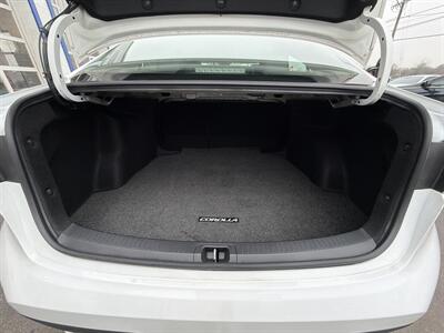 2021 Toyota Corolla LE   - Photo 11 - West Chester, PA 19382