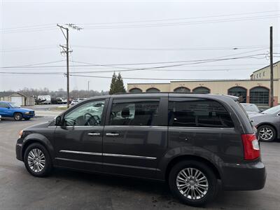 2015 Chrysler Town & Country Touring-L - Photo 8 - West Chester, PA 19382