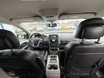 2015 Chrysler Town & Country Touring-L - Photo 15 - West Chester, PA 19382