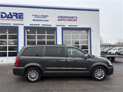 2015 Chrysler Town & Country Touring-L - Photo 4 - West Chester, PA 19382