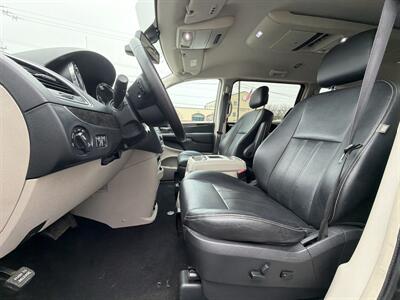 2015 Chrysler Town & Country Touring-L - Photo 9 - West Chester, PA 19382