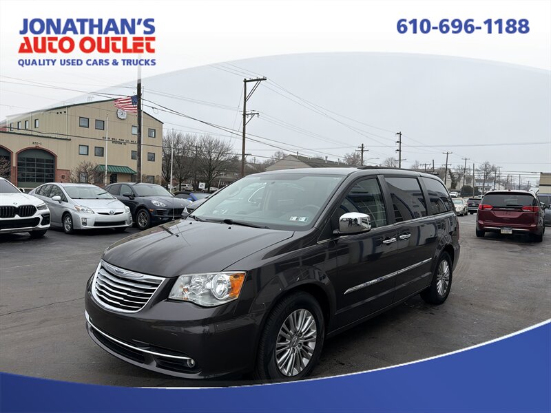 2015 Chrysler Town & Country Touring-L   - Photo 1 - West Chester, PA 19382