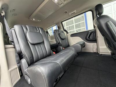 2015 Chrysler Town & Country Touring-L - Photo 13 - West Chester, PA 19382
