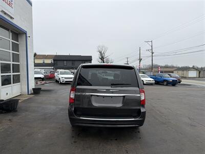 2015 Chrysler Town & Country Touring-L - Photo 6 - West Chester, PA 19382