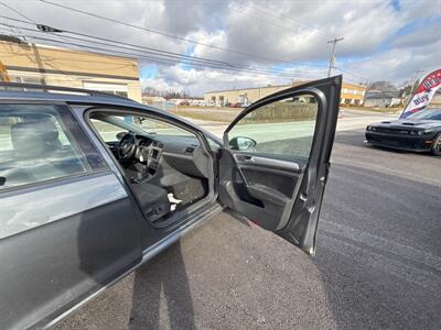 2016 Volkswagen Golf SportWagen TSI S   - Photo 18 - West Chester, PA 19382