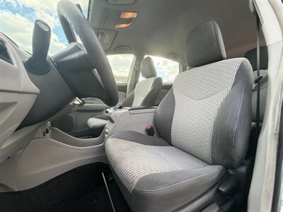 2015 Toyota Prius v Two   - Photo 9 - West Chester, PA 19382