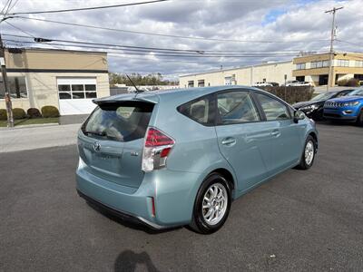 2015 Toyota Prius v Two   - Photo 5 - West Chester, PA 19382