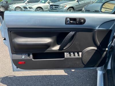 2010 Volkswagen New Beetle Convertible Base PZEV   - Photo 9 - West Chester, PA 19382
