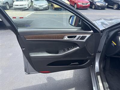 2015 Hyundai Genesis 3.8L   - Photo 11 - West Chester, PA 19382