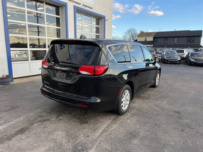 2017 Chrysler Pacifica LX   - Photo 5 - West Chester, PA 19382