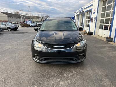 2017 Chrysler Pacifica LX   - Photo 2 - West Chester, PA 19382