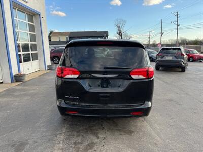 2017 Chrysler Pacifica LX   - Photo 6 - West Chester, PA 19382