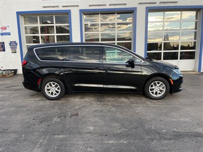 2017 Chrysler Pacifica LX   - Photo 4 - West Chester, PA 19382