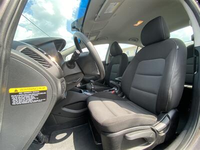 2017 Kia Forte LX   - Photo 9 - West Chester, PA 19382