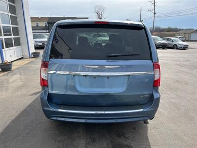 2012 Chrysler Town and Country Limited   - Photo 6 - West Chester, PA 19382