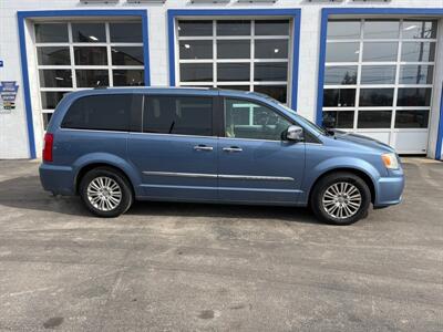 2012 Chrysler Town and Country Limited   - Photo 4 - West Chester, PA 19382