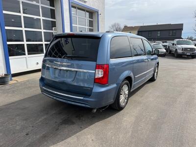 2012 Chrysler Town and Country Limited   - Photo 5 - West Chester, PA 19382