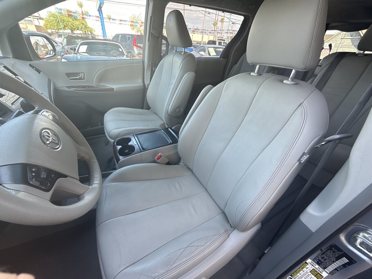 2012 Toyota Sienna XLE photo 15
