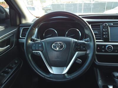 2014 Toyota Highlander XLE   - Photo 12 - San Diego, CA 92115