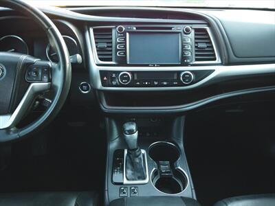 2014 Toyota Highlander XLE   - Photo 13 - San Diego, CA 92115