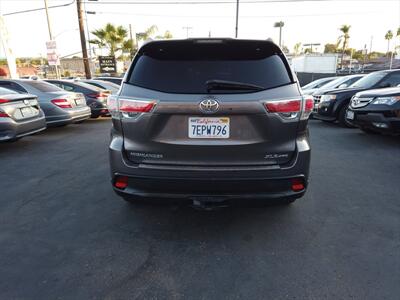 2014 Toyota Highlander XLE   - Photo 5 - San Diego, CA 92115