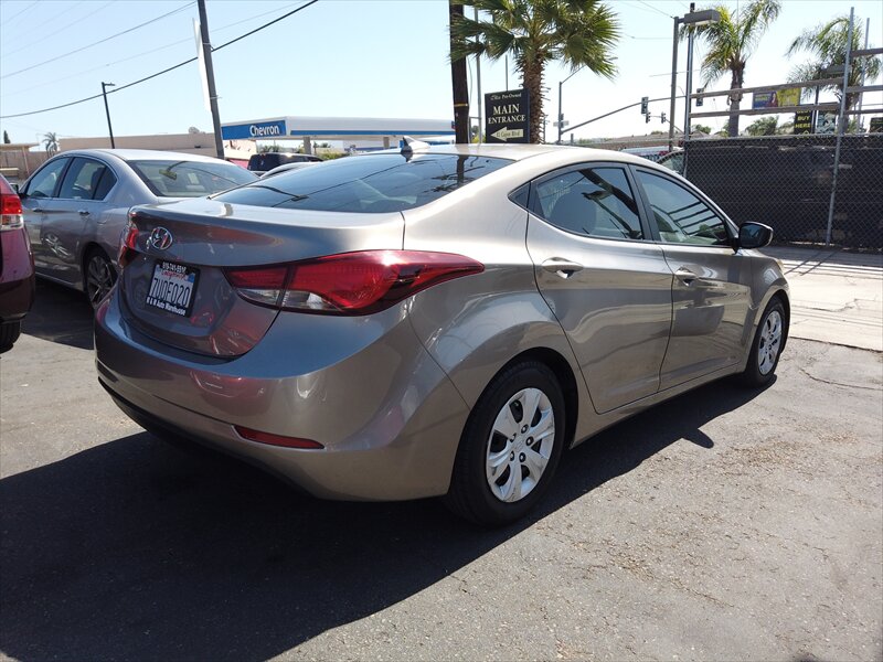 2016 Hyundai ELANTRA SE - Photo 4 - San Diego, CA 92115