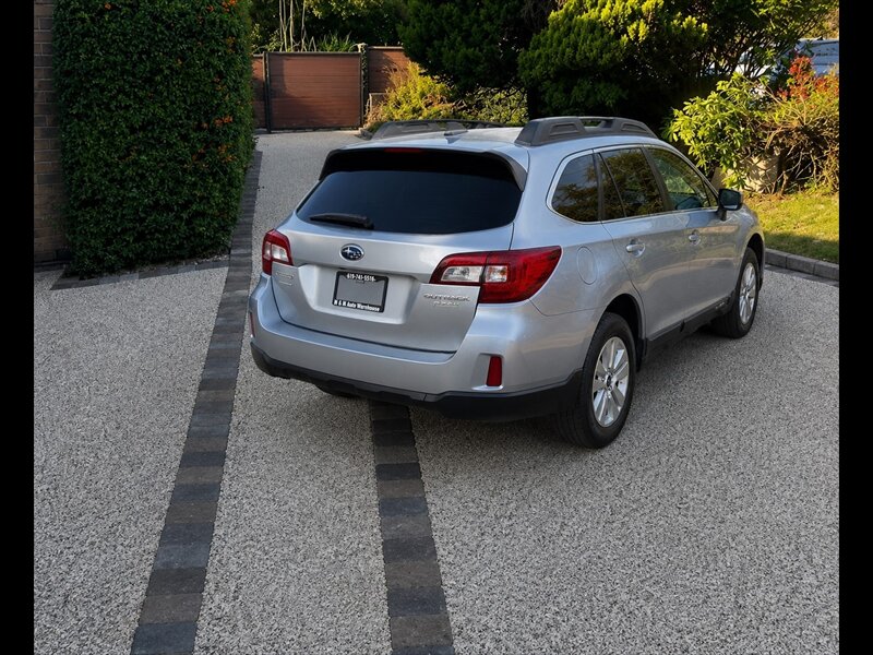 2017 Subaru Outback 2.5i Premium - Photo 4 - San Diego, CA 92115