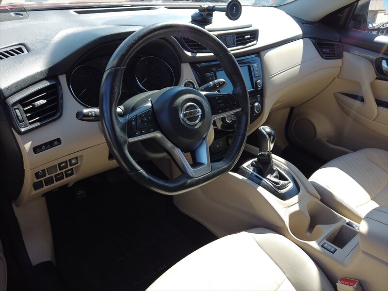 2018 Nissan Rogue SV   - Photo 7 - San Diego, CA 92115