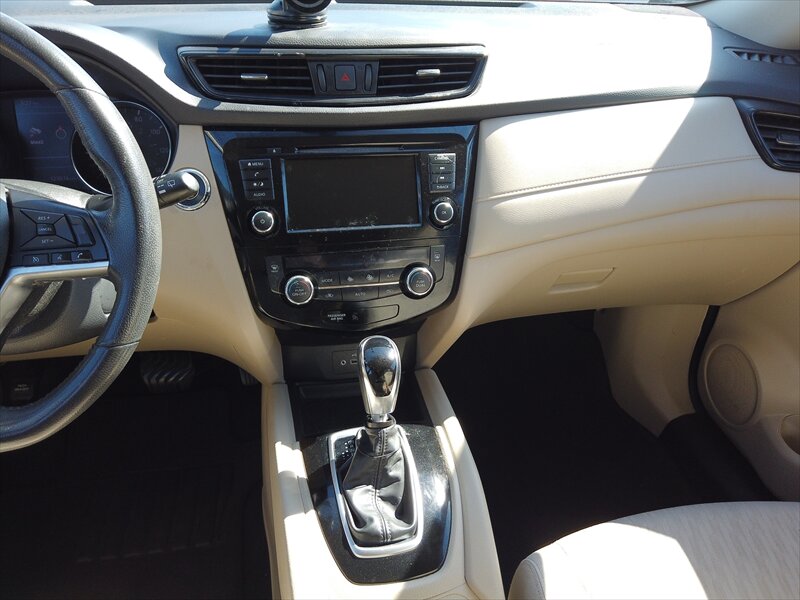 2018 Nissan Rogue SV   - Photo 13 - San Diego, CA 92115