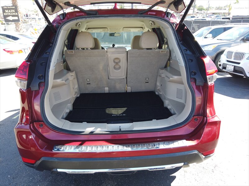 2018 Nissan Rogue SV   - Photo 10 - San Diego, CA 92115