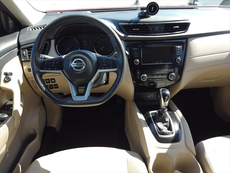 2018 Nissan Rogue SV   - Photo 14 - San Diego, CA 92115