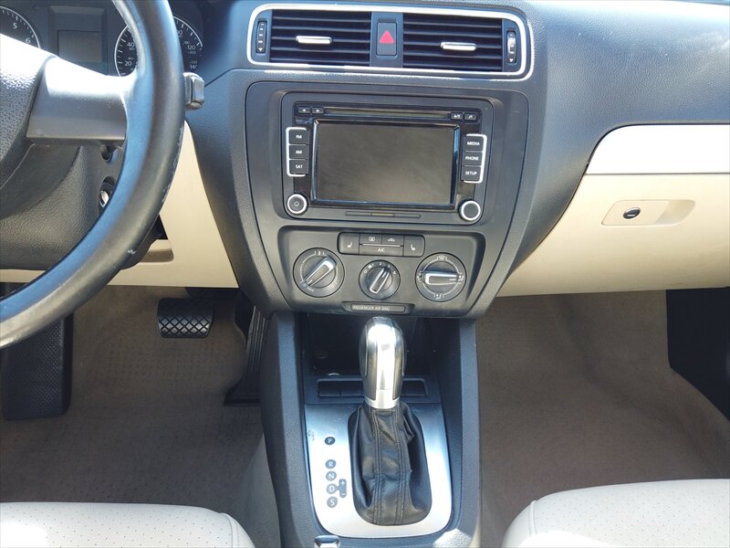2013 Volkswagen Jetta SE PZEV - Photo 10 - San Diego, CA 92115