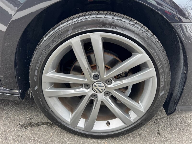 2018 Volkswagen Passat 2.0T R-Line - Photo 16 - Rockaway, NJ 07866