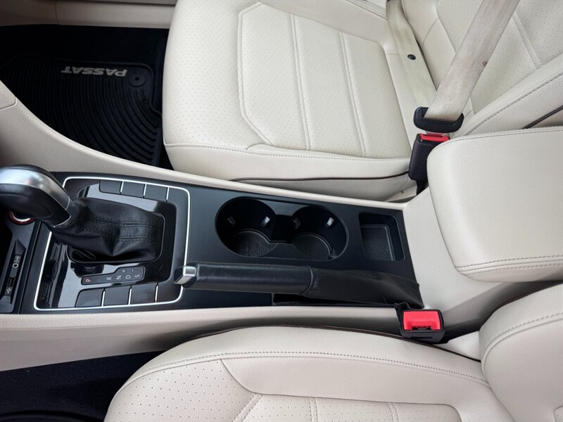 2018 Volkswagen Passat 2.0T R-Line - Photo 30 - Rockaway, NJ 07866