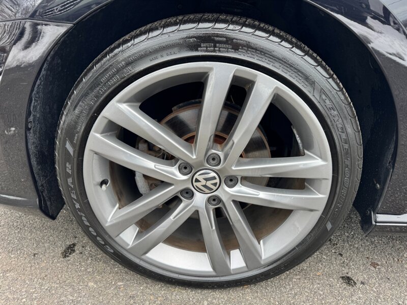 2018 Volkswagen Passat 2.0T R-Line - Photo 11 - Rockaway, NJ 07866
