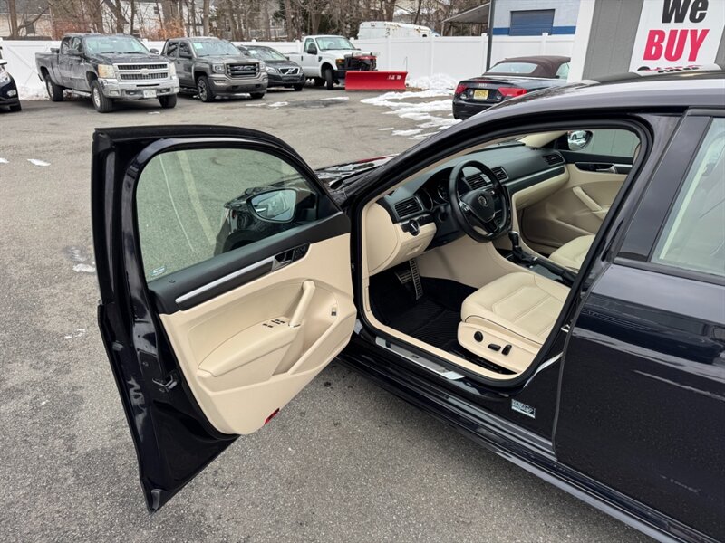 2018 Volkswagen Passat 2.0T R-Line - Photo 17 - Rockaway, NJ 07866