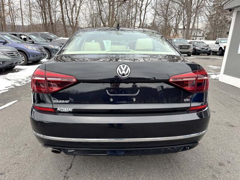 2018 Volkswagen Passat 2.0T R-Line - Photo 6 - Rockaway, NJ 07866