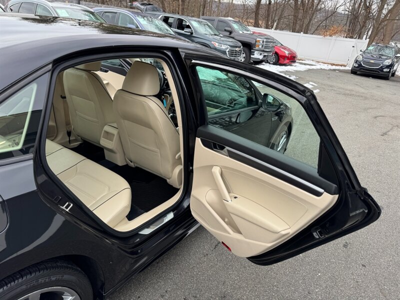 2018 Volkswagen Passat 2.0T R-Line - Photo 43 - Rockaway, NJ 07866