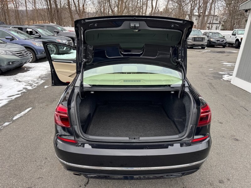 2018 Volkswagen Passat 2.0T R-Line - Photo 40 - Rockaway, NJ 07866