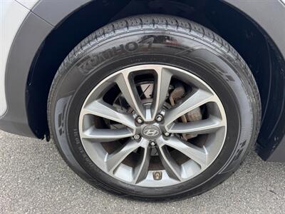 2017 Hyundai Santa Fe SE   - Photo 11 - Rockaway, NJ 07866