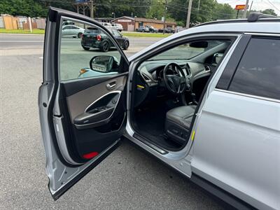 2017 Hyundai Santa Fe SE   - Photo 16 - Rockaway, NJ 07866