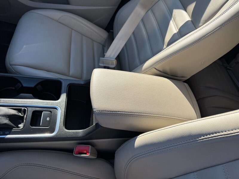 2017 Ford Escape Titanium - Photo 32 - Rockaway, NJ 07866