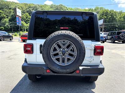 2022 Jeep Wrangler Sahara  UNLIMITED - Photo 8 - Rockaway, NJ 07866