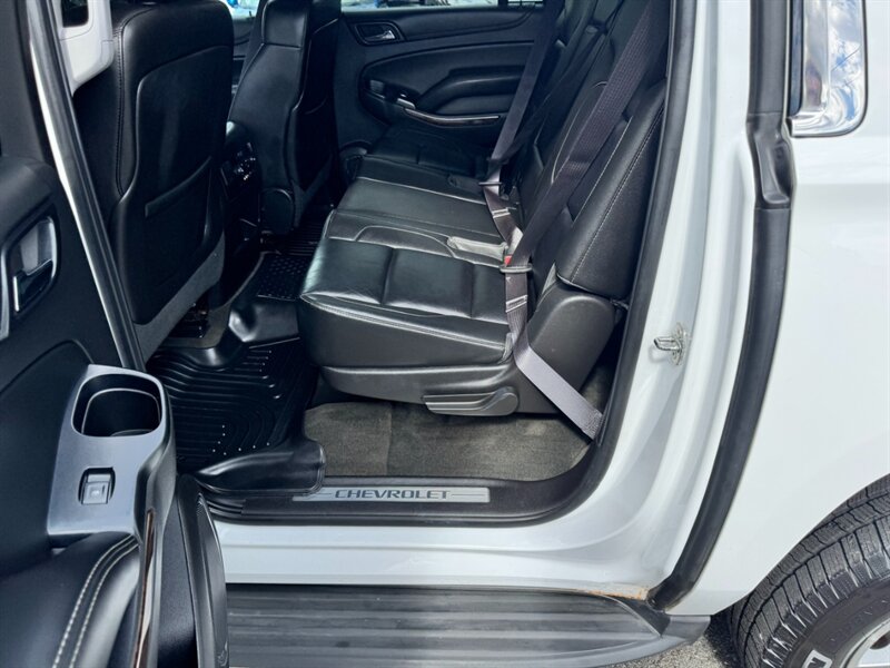 2015 Chevrolet Suburban LT photo 32