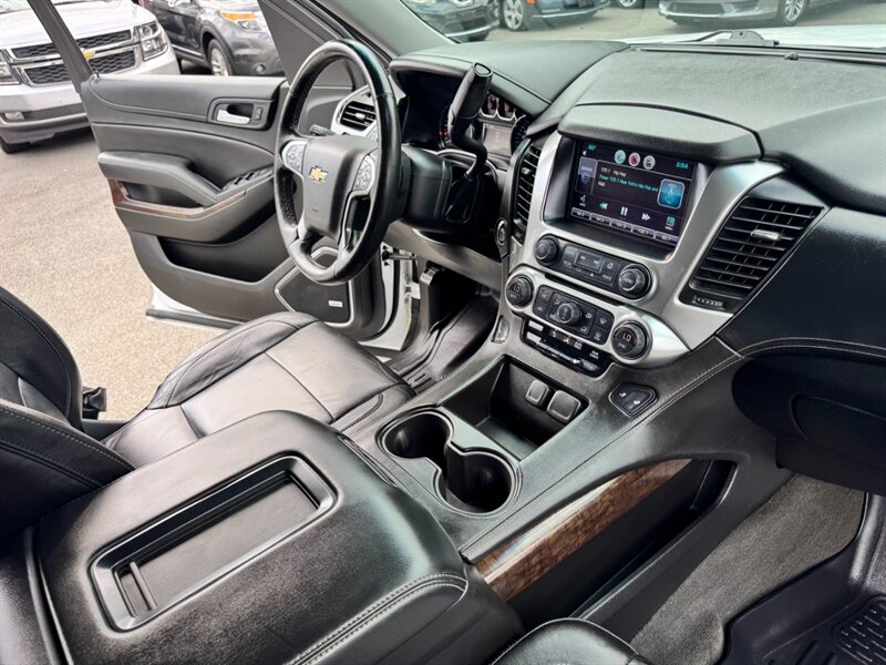 2015 Chevrolet Suburban LT photo 12