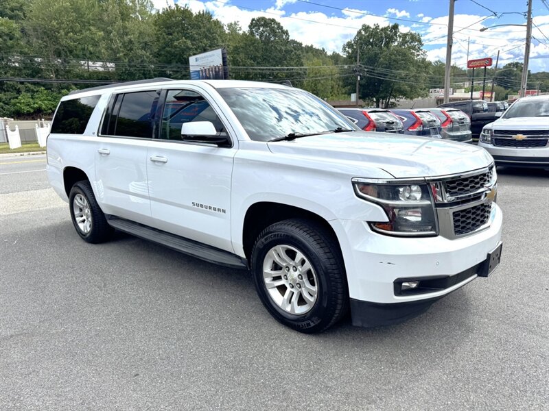 2015 Chevrolet Suburban LT photo 4