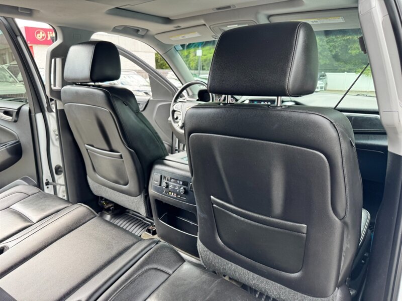 2015 Chevrolet Suburban LT photo 42