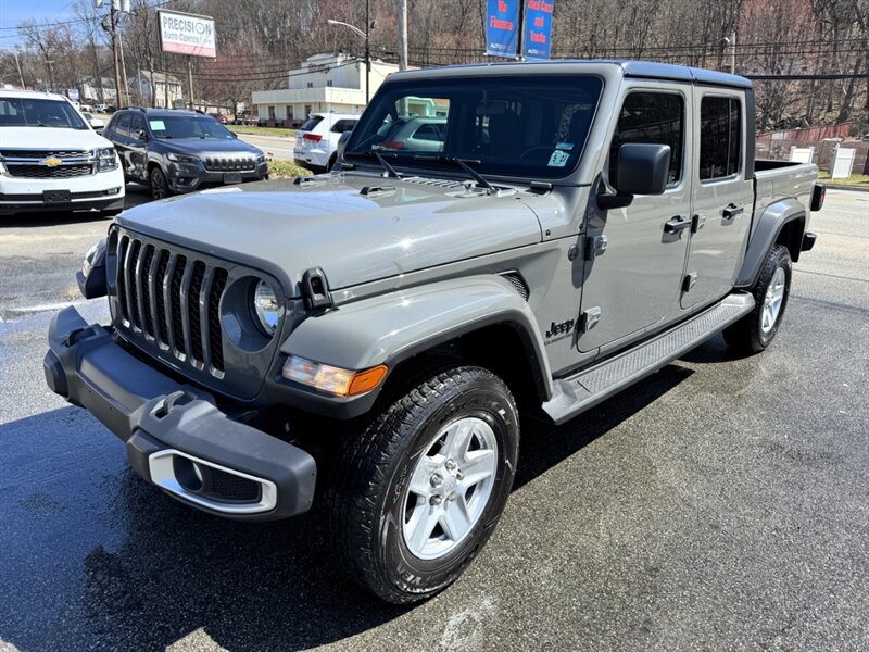2022 Jeep Gladiator Sport  