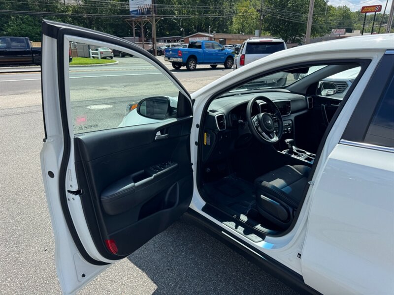 2021 Kia Sportage LX - Photo 16 - Rockaway, NJ 07866