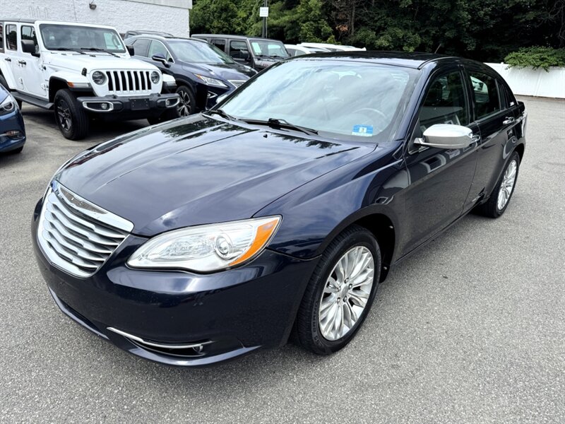 Blackberry Pearl Coat 2012 Chrysler 200 Sedan Front-Wheel Drive Automatic